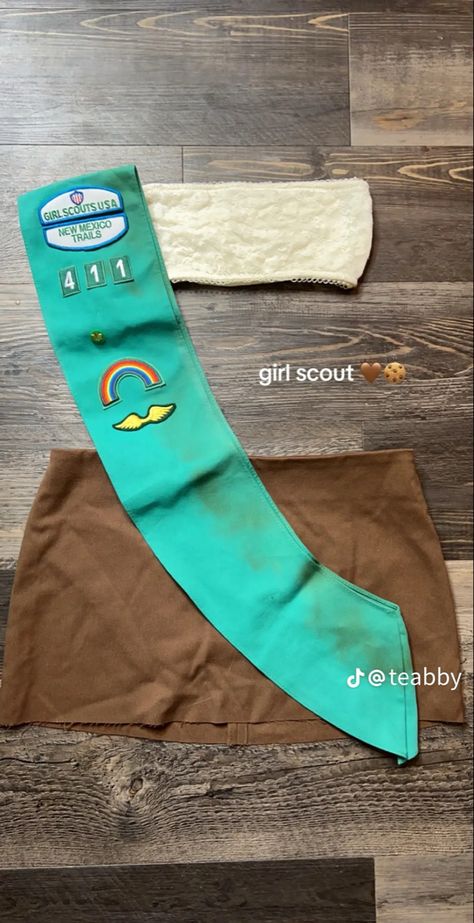 Girl Scout Costume, Halloween Costume Girl, Rave Halloween Costumes, Matching Halloween Costumes, Classy Halloween Costumes, Halloween Coustumes, Pretty Halloween Costumes, Duo Halloween Costumes, Couples Halloween Outfits