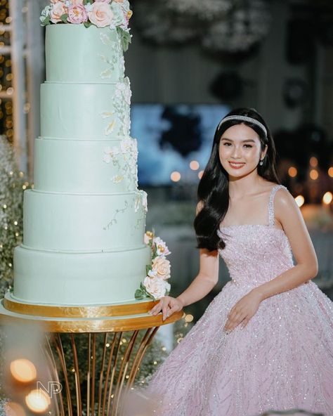 Debut Hairstyles, 18th Birthday Celebration, Francine Diaz, Debut Party, Debut Gowns, Debut Photoshoot, Abs Cbn, Party Photoshoot, Blue Ball Gowns