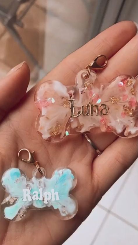 Resin Dog Tag Ideas, Resina Epoxi Ideas, Dog Tags Diy, Resin Pet Tag, Dog Treats Homemade, Healthy Dog Treats Homemade, Resin Crafts Tutorial, Dog Treats Homemade Recipes, Diy Resin Projects