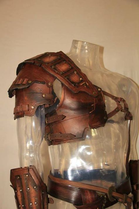 Torso Armor, Leather Shoulder Armor, Gladiator Armor, Leather Armour, Mode Steampunk, Costume Armour, Armor Ideas, Armor Clothing, Cosplay Armor