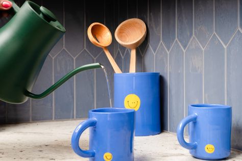 If you hang around here even a little bit, then you’ll know we have a kitchenware crush on Great Jones. And who can blame us? The innovative DTC brand keeps hitting home runs with colorful, fun, and incredibly functional kitchen essentials that fulfill all our cooking (and aesthetic) dreams. Fun Kitchen Utensils, Great Jones, Happy Room, Kitchen Necessities, Fun Kitchen, Functional Kitchen, Ceramic Studio, Family Set, Utensil Holder