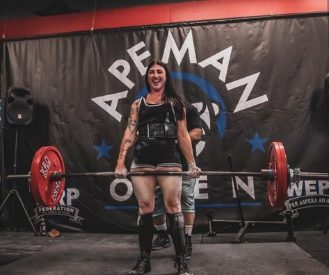 Powerlifting Before And After, Powerlifting Outfit Women, Power Lifter Women, Womens Powerlifting, Powerlifting Photography, Women Powerlifting, Powerlifting Aesthetic, Powerlifting Quotes, Powerlifting Competition