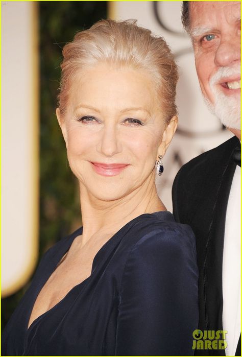 Helen Mirren in Badgley Mischka at the Golden Globes 2012 Helen Mirin, Hair Styles Grey, Helen Mirren Style, Helen Miren, Mom Haircut, The White Album, Golden Globes Red Carpet, Over 60 Fashion, Helen Mirren