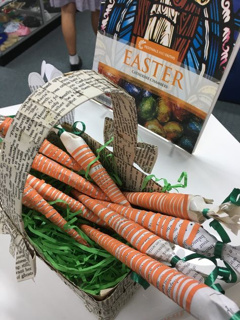 Easter 2017 Easter Library Displays, Recycled Book Crafts, School Library Displays, Library Boards, Recycled Book, Library Displays, Media Specialist, Library Decor, Book Display