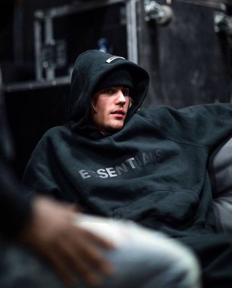 Black Hoodie Outfit, Vintage Athletic Wear, Hoodie Outfit Men, Essentials Hoodie, Justin Bieber Pictures, Hoodie Aesthetic, Black Men Street Fashion, Men Street Fashion, Streetwear Hoodie