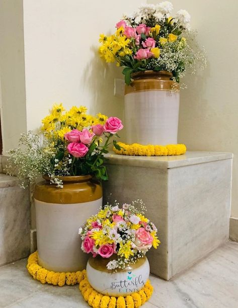 Onam Decoration Ideas For Home, Diwali Corner Decorations At Home, Diwali Corner Decoration, Home Flower Decor, Diwali Decoration Items, Wedding Decors, Diwali Decorations At Home, Housewarming Decorations, India Home Decor