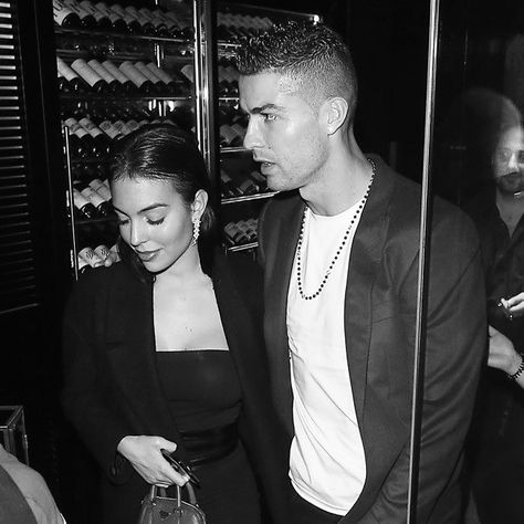 Cristiano Ronaldo And Wife, ماثيو ماكونهي, Footballers Wives, Cristino Ronaldo, Cristiano Ronaldo Junior, Ronaldo Junior, Couple Goals Teenagers Pictures, Best Friend Pictures Tumblr, 90s Bollywood