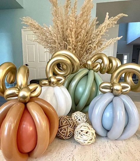 October Balloon Garland, Fall Pumpkin Balloon Arch, Pumpkin Balloon Centerpiece, Beginner Balloon Garland, Thanks Giving Balloon Decor, Thanksgiving Balloon Arch Ideas, Fall Festival Balloon Decor, Little Pumpkin Baby Shower Balloon Arch, Little Pumpkin Balloon Arch