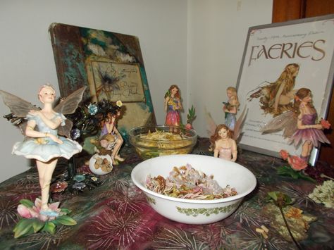 Faery altar from my blog @ fey spring Fae Altar, Fairy Altar, Nature Witchcraft, Alter Ideas, Altar Ideas, Witchcraft Altar, Aesthetic Room Ideas, Mermaid Fairy, Pretty Room