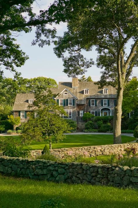 Rhode Island Summer, Traditional Home Design, English Country Manor, Rainbow Clouds, Summer Colours, Casa Exterior, Interior Design Architecture, Traditional Home, Big Houses