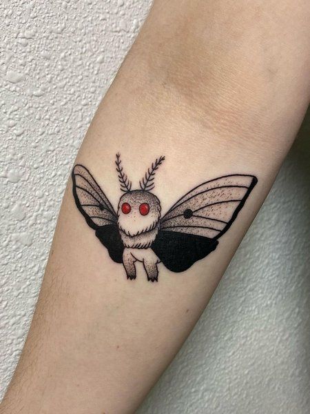 Cute Mothman Tattoo Mothman Tattoo, Cute Halloween Tattoos, Tatuagem Masculina Pequena, Bat Tattoo, Ghost Tattoo, Wicked Tattoos, Scary Tattoos, Handpoke Tattoo, Creepy Tattoos