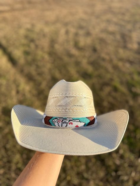 This 4 Ace's, beaded hat band will bring to your western look. Featuring bright, intricate beading, this hat band will bring a pop of color and texture to your wardrobe. Make a statement with this unique accessory. -The Beaded Portion of the Hat band is 17 1/2 inches.  -The leather adds a extra 12 inches. The leather ties make the hat band adjustable to your hat. -The length of the entire band is 30 inches. (Hat is not included) I do the Beaded work and my boyfriend does the leather work of the hat bands.  CUSTOM - If you do want a custom hat band please DM me on instagram so we can talk about what you are wanting:) (GenZ_Creations) ( These hat bands take 3-4 weeks process time depending on the orders that might be in front of you) ( Disclaimer: All items are uniquely crafted and created b Country Hat Aesthetic, Beaded Cowboy Hat Bands Diy, Cowgirl Hat Bands, Western Hat Bands, Cowgirl Hat Outfit, Western Hat Styles, Western Jewerly, Cowgirl Hats Western, Cowboy Hat Styles