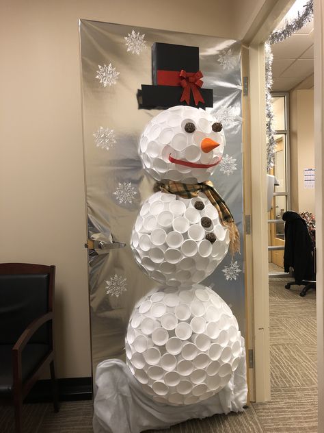 Frosty is visiting the office on my door Office Decorating Themes, Christmas Doors, Office Doors, Christmas Door Decorating Contest, Work Decor, Holiday Mantle, Christmas Door Decoration, Diy Christmas Lights, Door Decorating Contest