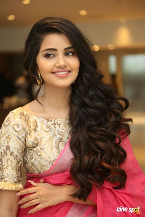 Anupama Parameswaran, Saree Photoshoot, Blouse Neck Designs, Blouse Design Models, Aishwarya Rai, Salman Khan, Priyanka Chopra, Shoulder Length Hair, Deepika Padukone