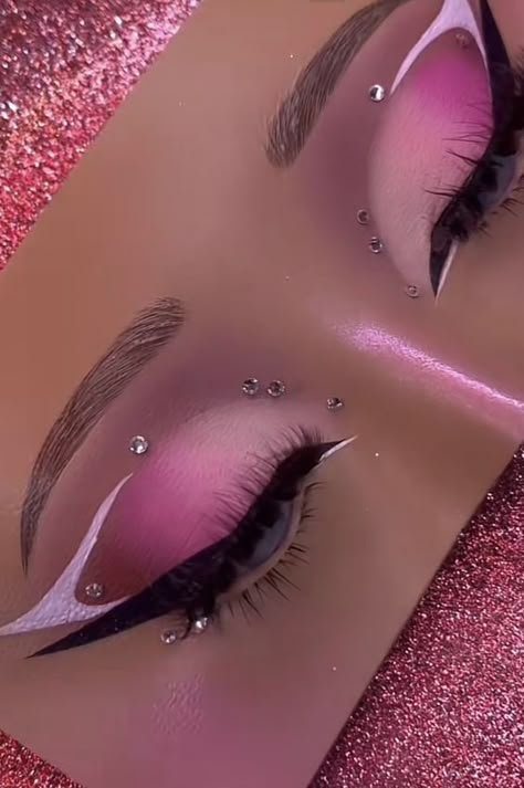 Valentines Makeup Ideas Creative, Valentines Eyeshadow Look, Maquillage Yeux Cut Crease, My Future Husband, Eye Makeup Images, Makeup Drawing, A Daily Routine, To My Future Husband, Pink Eye Makeup