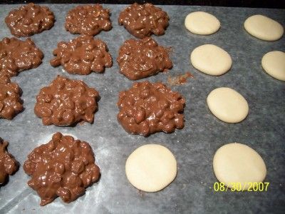 going to attempt own maple cluster candy Bun Candy Bar Recipe, Maple Nut Goodies Candy Recipe, Maple Nut Goodies, Nut Goodie, Nut Cluster Recipe, Candy Bar Recipe, Pastry Ideas, Homemade Buns, Candy Cookie