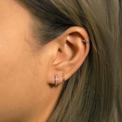 Second Ear Piercing, Minimalist Ear Piercings, Ear Peircings, Cool Ear Piercings, Pretty Ear Piercings, Cute Ear Piercings, Cute Piercings, Cartilage Piercing, Huggie Hoop Earrings