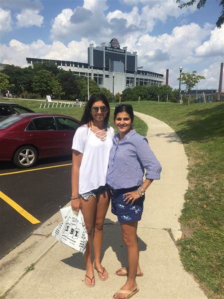 6 things I wish I'd known before dropping my girl at college - TODAY.com Before College, Daughter Going To College Quotes, Daughter Going To College, Girl Tips I Wish I Knew Sooner, How To Get Through College, College Daughter, College Advising, College Mom, College Packing