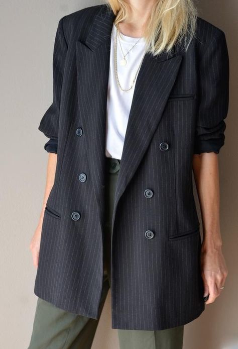 Pinstripe Blazer Outfit, Striped Blazer Outfit, Black Blazer Outfit, Job Clothes, Smart Casual Women, Blazer Outfits For Women, Pinstripe Blazer, Work Wear Outfits, Office Casual Outfit