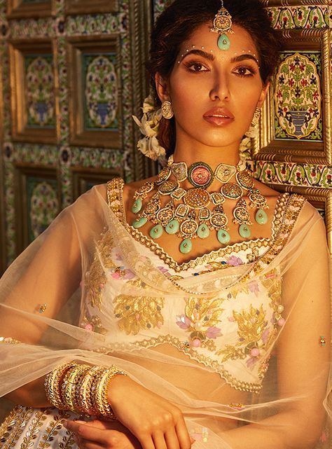 Maala London :: Khush Mag - Asian wedding magazine for every bride and groom planning their Big Day Shaadi Outfits, Grand Trunk Road, Casual Jewellery, Indian Palace, Concept Shoot, London Hair, Wedding Ornaments, Classic Jewellery, Desi Aesthetics