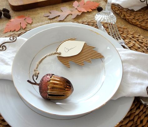 #turkeytablescapes Leaf Place Cards, Diy Tablescapes, Thanksgiving Table Settings Simple, Thanksgiving Table Runner, Thanksgiving Place Cards, Diy Thanksgiving, Thanksgiving Table Settings, Work Diy, Thanksgiving Table Decorations