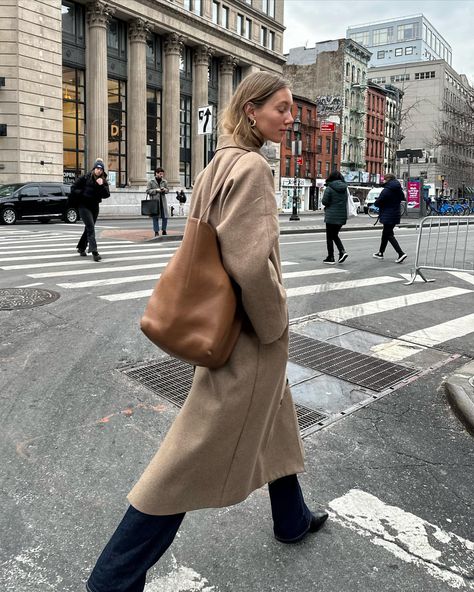 Amalie Moosgaard Nielsen (@amaliemoosgaard) • Instagram photos and videos Minimal Coat, Amalie Moosgaard, French Girl Chic, Morning Commute, In The Bag, Fall Fits, Autumn Style, Cold Weather Outfits, Mood Board Fashion