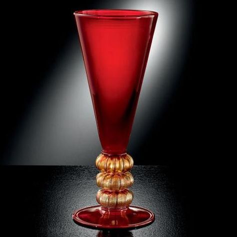 Modern red Murano glass cone vase Italian Designers, Heart Vase, Modern Vases, Glass Home, Murano Glass Vase, Gold Vases, Glass Flower Vases, Black Vase, Coloured Glass