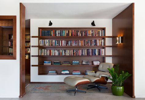 See more of Round Table Design, Inc.'s "Mid Century Modern" on 1stdibs Round Table Design, Mid Century Modern Bookshelf, Mid Century Modern Shelves, Built In Bookshelves, Lounge Room Styling, Mid Century Office, Mid Century Modern Office, Mid Century Modern Interior Design, Mid Century Interior