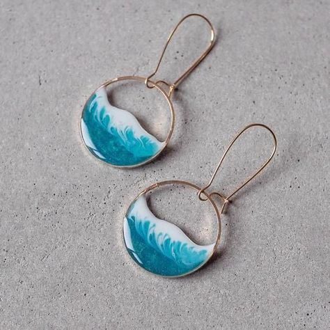 #jewelry #earrings #womenfashion #womenclothing #gold #beautiful #ocean #crystal #aquamarine #style #fashionjewelry #girl #simple #giftforher Ocean Earrings, Flower Resin Jewelry, Ocean Resin, Dangle Earrings Gold, Resin Jewelry Diy, Resin Jewelry Making, Jewelry Beach, Ocean Jewelry, Diy Resin Art