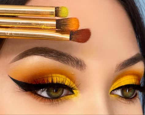 Follow @itsidapaquin if you are looking for makeup inspo! All makeup details for this yellow summer inspired makeup look can be found on IG! Yellow Colour Eye Makeup, Yellow And Brown Eyeshadow Looks, Eyeliner Cat Eye, Mustard Yellow Eyeshadow Looks, Yellow Dramatic Eye Makeup, Eyeliner Cat, Eyeshadow Yellow, September Inspiration, Yellow Eye Makeup