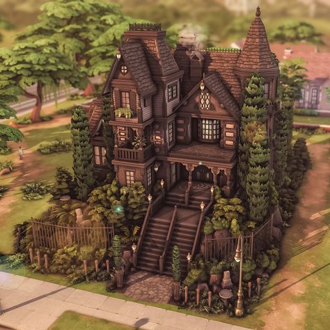 🖤 Base Game Dark Manor 🖤 I'm so happy that there are now some new color variations for many items in the base game. Building is twice as much fun! I'm hoping for a few more plants in the BaseGame at some point haha, but I don't think that'll happen. 🖤🌲🌇🖤🌲🌇🖤🌲🌇 This Victorian house on an overgrown hill has three bedrooms and is fully furnished. The furnishings are decorated in dark and heavy tones. 🖤🌲🌇🖤🌲🌇🖤🌲🌇 #thesims4builds #thesims4homes #showusyourbuilds #sccregram #somesimlishbuild #sim... Sims Room Layout, Sims 4 Cool House, Sims 4 Cc Terrarium, Sims 4 Decor Inspiration, Sims Mansion Ideas, Large Sims 4 House, Sims 4 Goth Mansion, Gothic Manor Sims 4, House Plans Sims 4 Layout