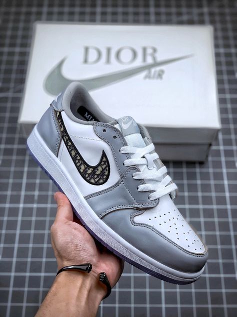 Nike Air Jordan Low, Jordan 1 Dior, Aj1 Low, Air Dior, Dream Sneakers, Best Summer Shoes, Air Jordan Low, Lv Sneakers, Jordan Low