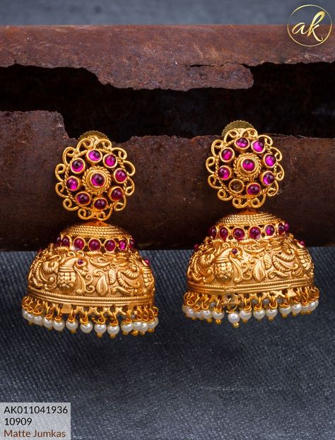 Jumkas Gold, Jhumka Designs Gold, Jhumka Design, Matte Jewelry, Gold Earrings For Kids, Jhumka Designs, Indian Wedding Jewelry Sets, Gold Earrings Models, Gold Earrings Wedding