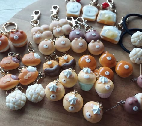 Polymer Clay Kawaii, Clay Keychain, Clay Diy Projects, Anime Crafts, Cute Polymer Clay, Clay Food, Clay Ornaments, Cute Clay, Clay Jewelry Diy