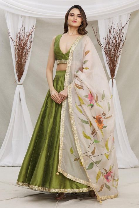 Buy SAMMOHI BY MOKSHA AND HIRAL Yellow Clara Chevron Print Lehenga Set Online | Aza Fashions Green Lengha Simple, Green Tissue Silk Lehenga, Lehenga Purple, Lehenga Green, Painted Dupatta, Green Blouse Designs, Long Green Skirt, Pearl Border, Blouse Lehenga