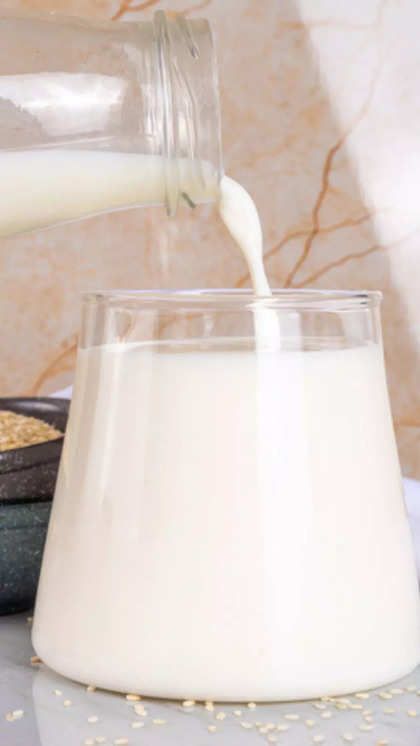 8 best drinks for increasing calcium levels in your body Tofu Smoothie, Good Sources Of Calcium, Dairy Free Alternatives, Best Drinks, Plant Based Milk, Animal Bones, Milk Cow, Dairy Milk, Healthy Dishes