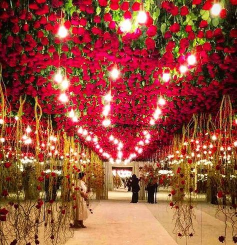 15+ Incredible Entry Walkways Into Your Wedding! Red Wedding Receptions, Elegant Wedding Flowers, Lebanese Wedding, Red Wedding Theme, Wedding Entrance Decor, Red Rose Wedding, Aisle Flowers, Wedding Reception Flowers, Wedding Design Decoration