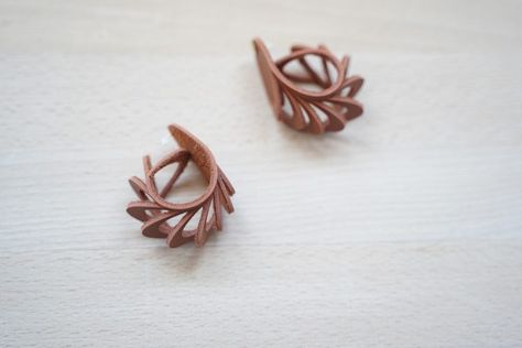 DIY Sculptured 3D Leather Earrings Leather Earrings Cricut, Leather Bracelet Diy, Leather Sculpture, Leathercraft Ideas, Jewelry Fabrication, Sculptural Earrings, Leather Accessories Diy, Leather Glue, Handmade Leather Jewelry