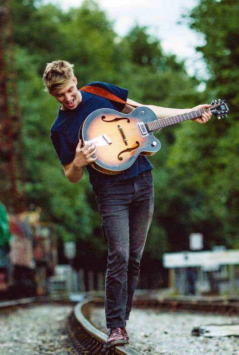 George Ezra is just too cute George Ezra Aesthetic, George Ezra Wallpaper, Ezra Aesthetic, George Ezra, I Just Love You, King Of Music, Top Music, Louis Armstrong, Wallpaper Cave