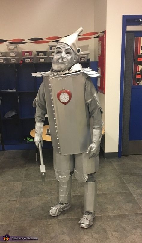 Tinman Costume Diy Tin Man, Tinman Costume, Man Costume Ideas, Diy Tin Man Costume, Tin Man Halloween Costume, Dark Halloween Makeup, Tin Man Costume, Tin Man Costumes, Unique Halloween Makeup