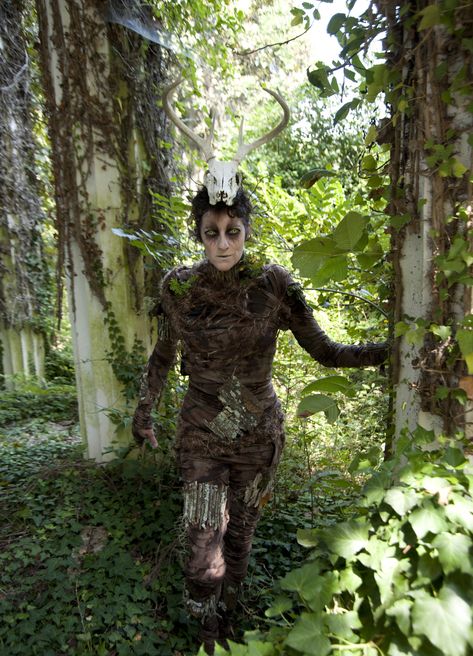 Southern Gothic Halloween | Elizabeth DeRamus Photography Forest Costume, Forest Sprite, Faerie Costume, Demon Costume, Halloween Outdoor, Southern Gothic, Diy For Men, Photography Portraits, Forest Creatures