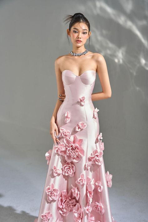 La Fleur Asymmetric Sweetheart Neck Taffeta Maxi Dress | MEAN BLVD Ball Gown Evening Dress, Pink Haute Couture Gowns, What Dress To Wear To A Wedding, Dress Outfits Fancy, Pink Flower Gown, Ever Pretty Dress, Cute Dress Poses, Poses With Dresses, Pink Gala Dress