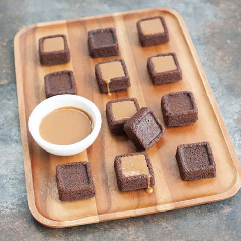 Espresso Brownie Bites, Dessert Favorites, Cream Cheese Desserts, Cake Baking Pans, Brownie Pan, Homemade Caramel Sauce, Bakery Ideas, Bake Recipes, Brownie Bites