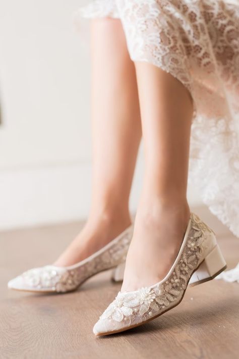 Bridal Oxford Shoes, Wedding Shoes Nude, Wedding Day Flats, Fall Bride Shoes, Cottagecore Wedding Shoes, Comfy Wedding Heels, Wedding Shoes Short Heel, Outdoor Wedding Shoes For Bride, Wedding Dress With Shoes