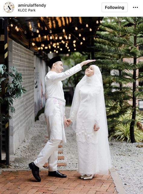 Adat Malaysia Wedding, Wedding Malaysia Muslim, Simple Wedding Gown Minimalist, Melayu Wedding Dress, Kahwin Melayu, Malaysian Bride, Foto Akad, Wedding Malaysia, Adat Melayu