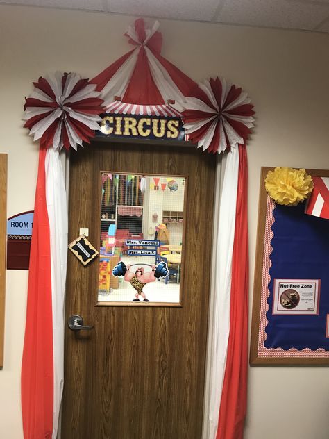 Circus School Decorations, Carnival Theme Classroom Door, Circus Door Decorations, Circus Door Decorations Classroom, Circus Themed Door Decorations, Circus Hallway Decorations, Circus Room, Circus Classroom, Preschool Classroom Themes