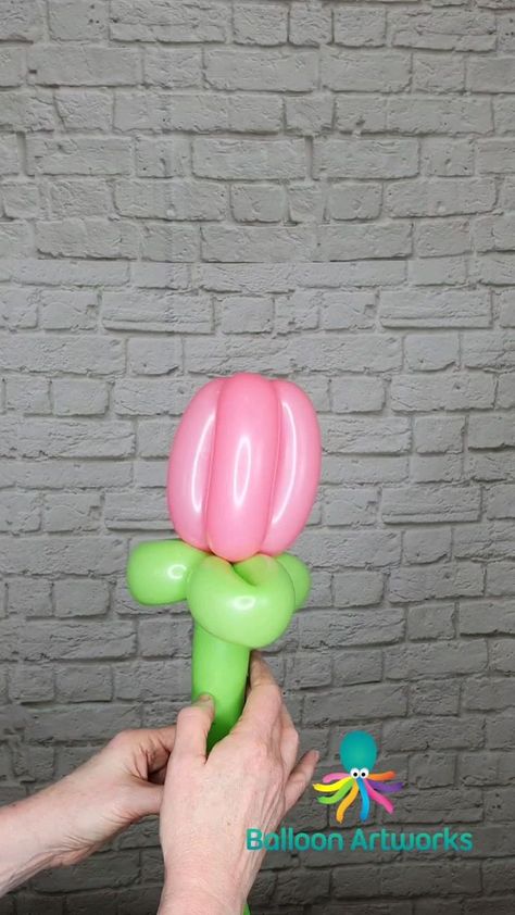 Tulip Balloon, Easy Balloon Animals, Flower Balloons Diy, Balloon Flower Decorations, Baloon Art, Diy Ballon, Party Balloons Diy, Balloon Bouquet Diy, Twisting Balloons