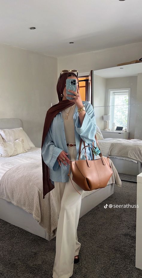 Old Money Blue Shirt, Hijab Ootd Aesthetic, Hijab Outfit Summer, Photo Bedroom, Modest Outfits Muslim, Modest Summer Fashion, Hijab Fashion Summer, Estilo Hijab, Stile Hijab