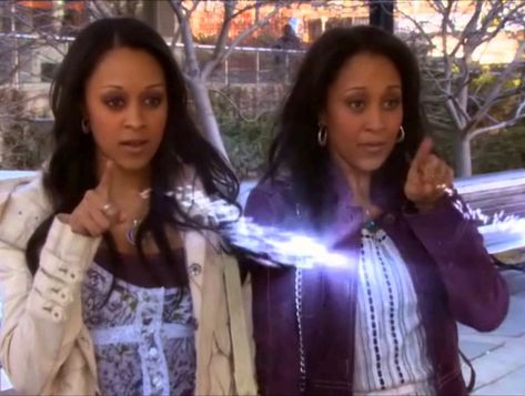 Twitches Movie, Disney Halloween Movies, Sisters Movie, Tia And Tamera Mowry, Best Halloween Movies, Tamera Mowry, Movie Aesthetic, Special Video, Biological Father