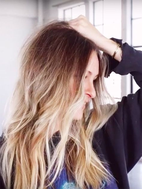 Watch: Gigi Hadid's Hairstylist Explains How to Get Messy "Bend" Waves via @ByrdieBeauty Simple Braid Hairstyles, Messy Wavy Hair, Simple Braid, Long Hair Waves, Hair Pics, Wavy Hairstyle, Braid Hairstyles, Funny Face, Trending Hairstyles